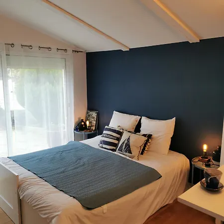 Le Refuge De Manou Bed and Breakfast *