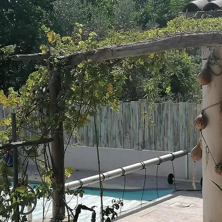 Le Refuge De Manou Bed and Breakfast *